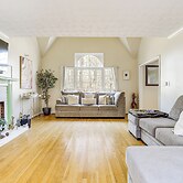 Private Hot Tub & Deck: Family Gem in Alpharetta