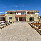 Rustic Villa Perosa With Heated Pool