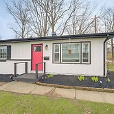 Walk to Marina: Home w/ Deck in Mentor!
