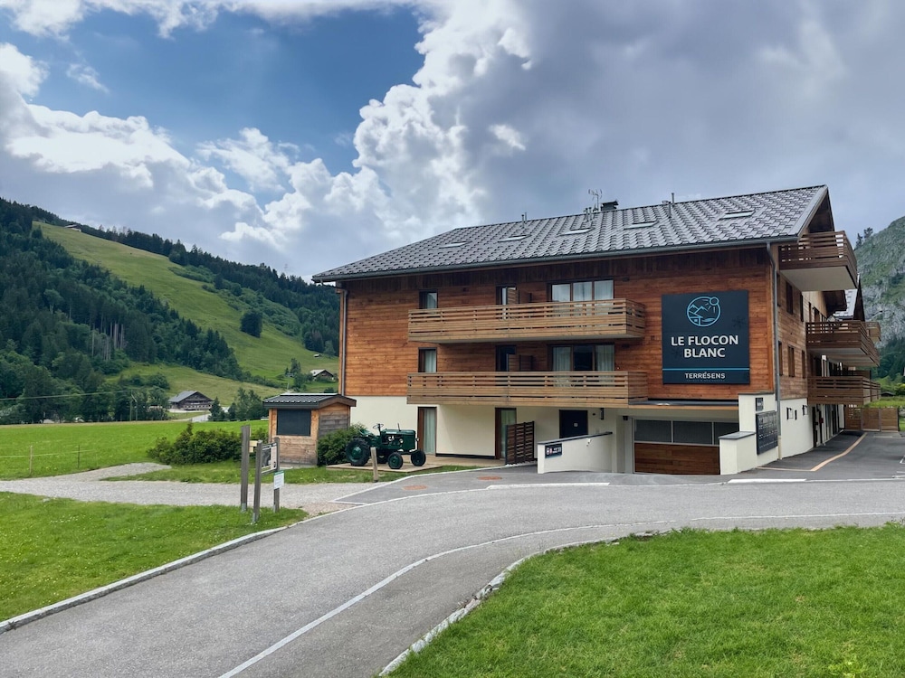 Apartment in La Chapelle Near Ski Lift