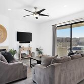 Oceanfront 2BR + Rooftop Deck, & Beach Access Strand Way B