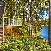 Phillips Lake Lodge in Shelton