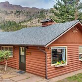 Mountain Retreat at Base of Pikes Peak!