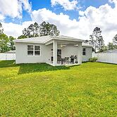 7 Mi to Flagler Beach: Breezy Stay w/ Pool Access!