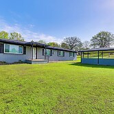 5 Mi to Lake Texoma: Wooded Retreat on 3 Acres!