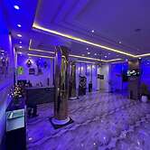 Leons Hotel and Suite