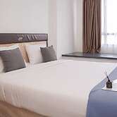 Modern Style and Homey Studio Apartment Collins Boulevard