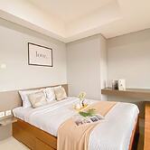 Simply Look And Best Deal 2BR at Pollux Chadstone Apartment