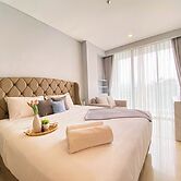 Minimalist and Cozy Studio at Apartment Art Deco