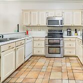 6 Mi to Dtwn Albany: Convenient Home w/ Patio