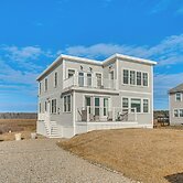 Walk to Rye Harbor State Park: Home w/ Ocean Views