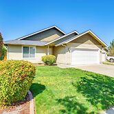 3 Mi to Riverside Park: Grants Pass Getaway!