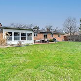 3 Mi to Dtwn Saginaw: Spacious & Updated Home!