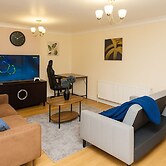 House - Sleeps 9 - Garden - Pet Friendly - Parking