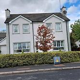 Carndonagh - 3-bedrooms - Sleeps 6/7 - Garden