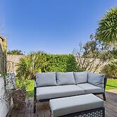 Charming 2-bed Family Cottage Your West Bay Retreat
