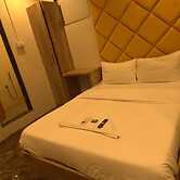 Fabhotel Platinum Inn