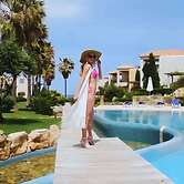 Cassiopeia 1BR Apt on Beach with Pool