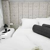 The Daydream Bus Hideaway by Sea N' Rent