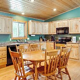 Private Dock, BBQ Ready: Lakefront Fifield Home!