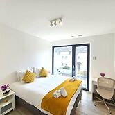 Stylish 3 BR with 2 terraces and parking