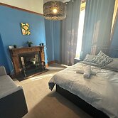 Spacious House- Parking, Garden & Central Location
