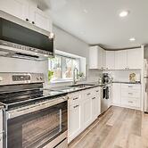 14 Mi to Pearl Street Mall: Erie Getaway