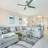 < 1 Mi to Beach: Sleek Naples Condo
