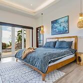 Stunning Mountaintop Property with Stylish Main Home, Private Guesthou