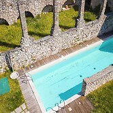 Lemon House With Shared Pool