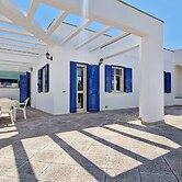 Blue Sky Cottage Just a few Steps From the Beach