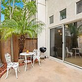 Bright Townhome Retreat With Private Patio Walk Trails