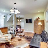 Community Courtyard & Fireplace: Cowan Apt!