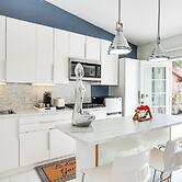 Golf, Shop & Hike: Sleek Rancho Mirage Studio