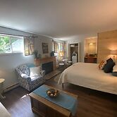 Manitou Lodge