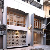 BEAT. Warii Hostel at Chaophraya River