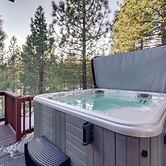2 Mi to Ski: Cabin w/ Hot Tub & Decks in Truckee!