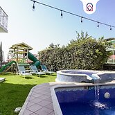 Spacious House with Pool