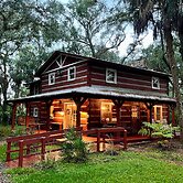 Barn Hangout + Grill Station: Sebring Family Cabin