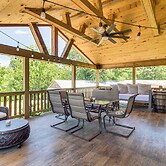 Deck & Yard: 'margy's Farmhouse' in Jasper