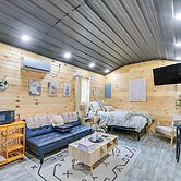 Hot Tub, Fire Pit: Lake-view Catlettsburg Getaway!