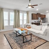 Modern Comfort - San Antonio Retreat 2 Bedroom Home