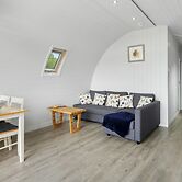 Chalet in Hertford With Lakeview Hot Tub