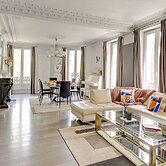 Elegant 3BR Arc de Triomphe