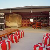 Al Marmoom Oasis Luxury Tents and Bedouin Experience