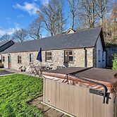 Cottage by Cardigan Bay With Hot Tub