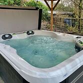 Luxury Cottage With Hot Tub & Views