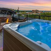 Penthouse With Mountain Views in Heart of Old Town