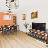 Host Stay Clearwell Gardens