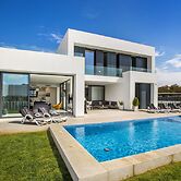 Villa Clem in Calp With 4 Bedrooms and 3 Bathrooms